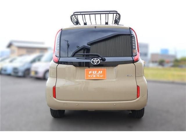 TOYOTA SIENTA HYBRID 2024