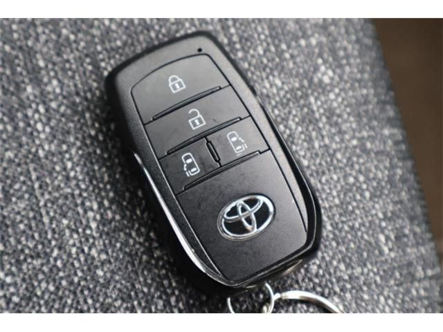 TOYOTA SIENTA HYBRID 2024