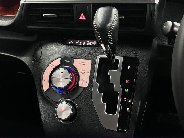 TOYOTA SIENTA 4WD 2015