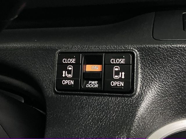 TOYOTA SIENTA 4WD 2015