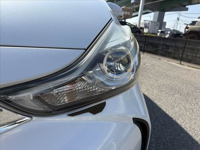 TOYOTA PRIUS Alpha 2015