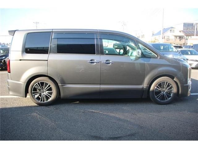 MITSUBISHI DELICA D:5 4WD 2019