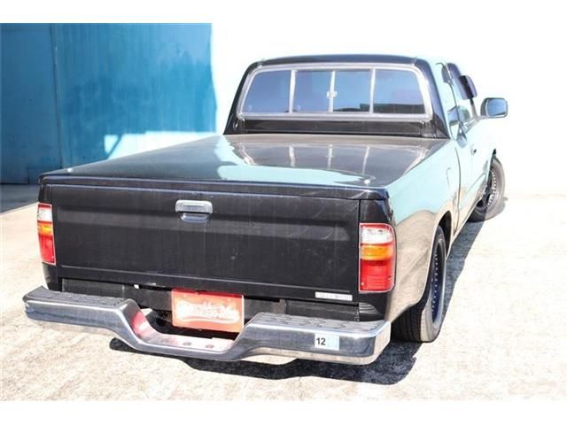 TOYOTA HILUX 2WD 2002