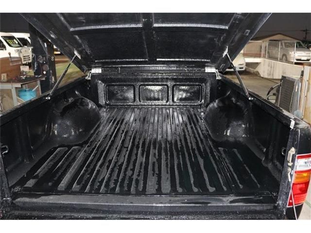 TOYOTA HILUX 2WD 2002