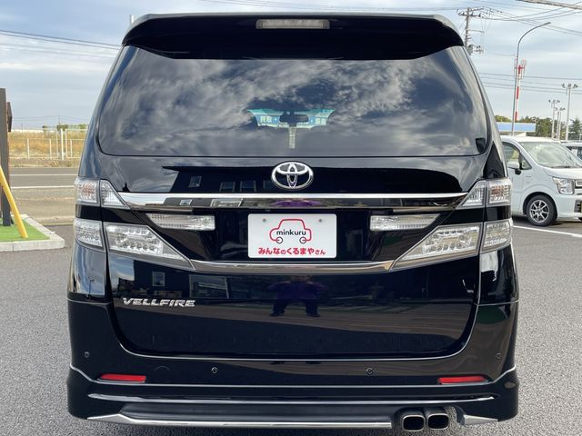 TOYOTA VELLFIRE 2013