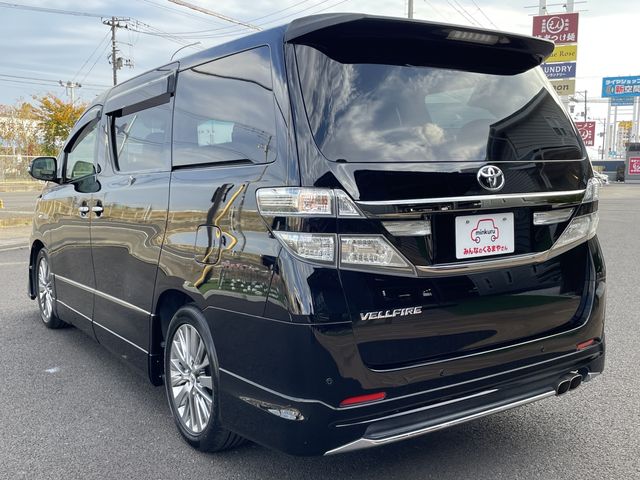 TOYOTA VELLFIRE 2013