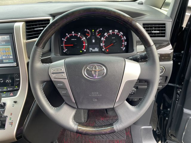 TOYOTA VELLFIRE 2013