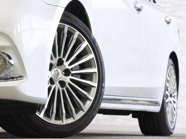 TOYOTA CROWN MAJESTA HYBRID 2013