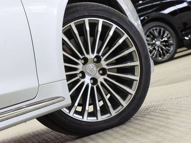 TOYOTA CROWN MAJESTA HYBRID 2013