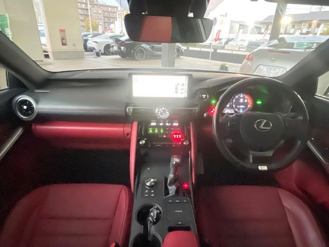 TOYOTA LEXUS IS300h 2021