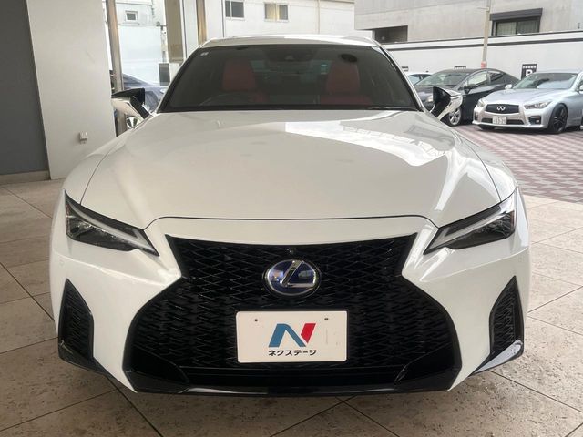 TOYOTA LEXUS IS300h 2021
