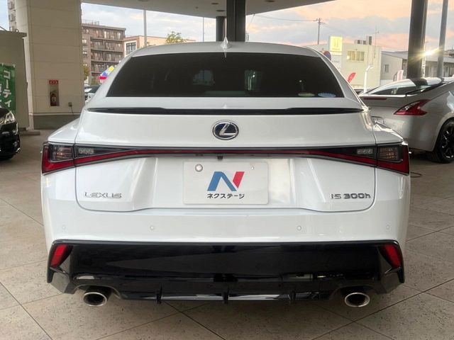 TOYOTA LEXUS IS300h 2021