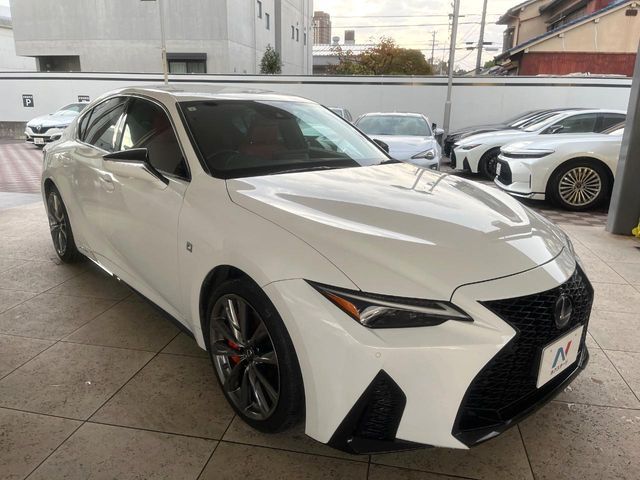 TOYOTA LEXUS IS300h 2021