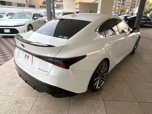TOYOTA LEXUS IS300h 2021