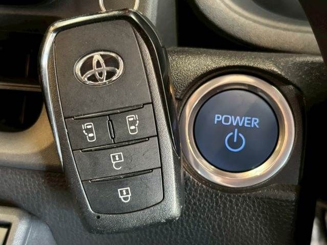 TOYOTA SIENTA HYBRID 2023