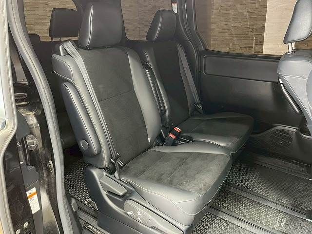 TOYOTA NOAH HYBRID 2019