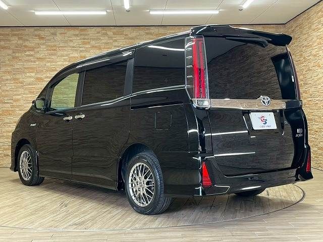 TOYOTA NOAH HYBRID 2019