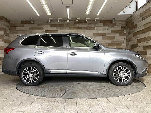 MITSUBISHI OUTLANDER 4WD 2015