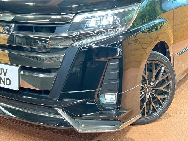 TOYOTA NOAH 2018