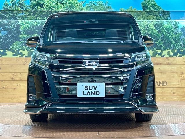 TOYOTA NOAH 2018