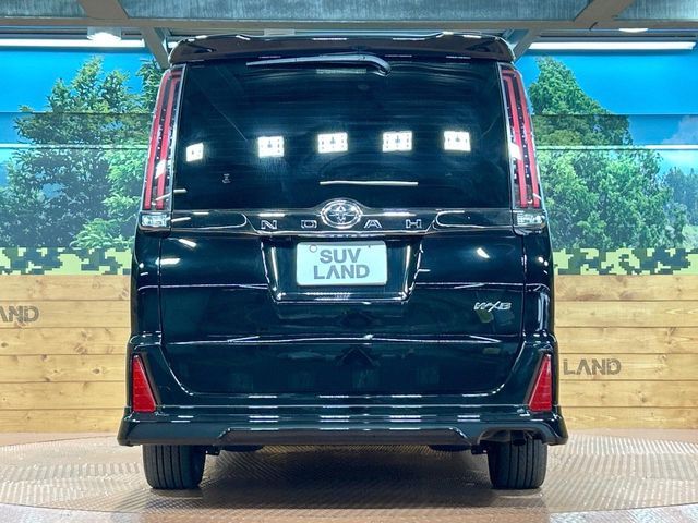 TOYOTA NOAH 2018