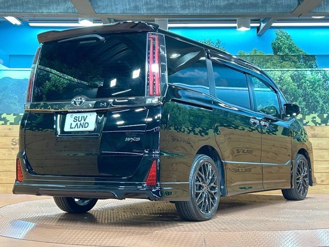TOYOTA NOAH 2018