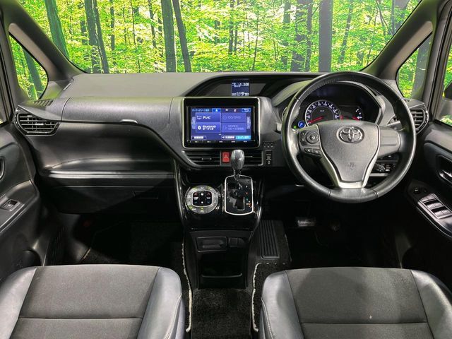 TOYOTA NOAH 4WD 2017