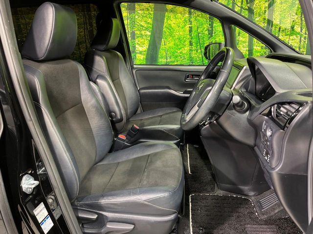 TOYOTA NOAH 4WD 2017