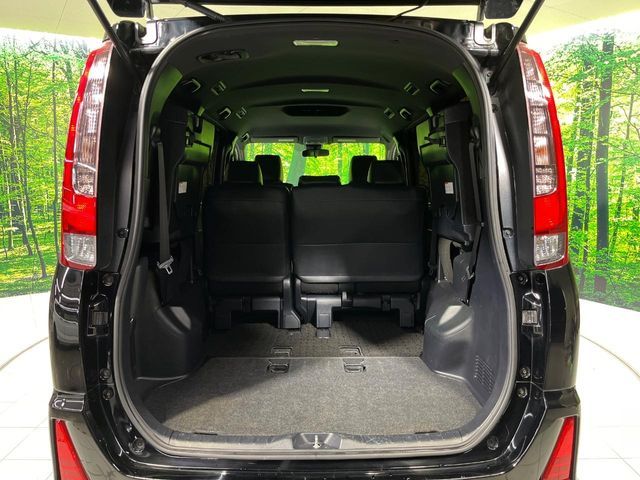 TOYOTA NOAH 4WD 2017
