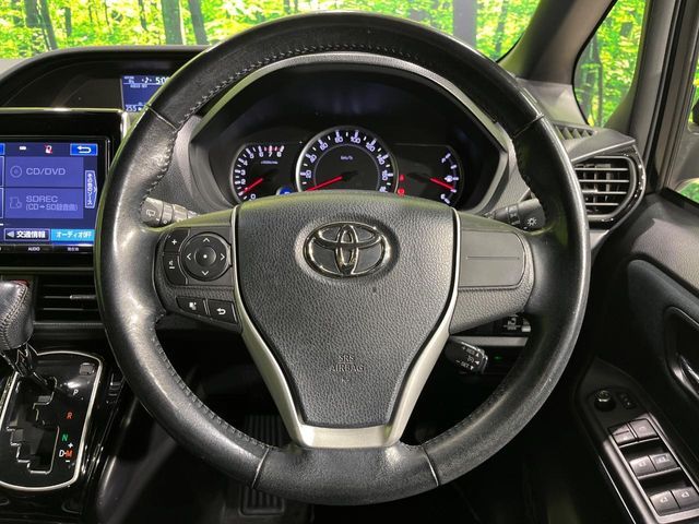 TOYOTA NOAH 4WD 2017