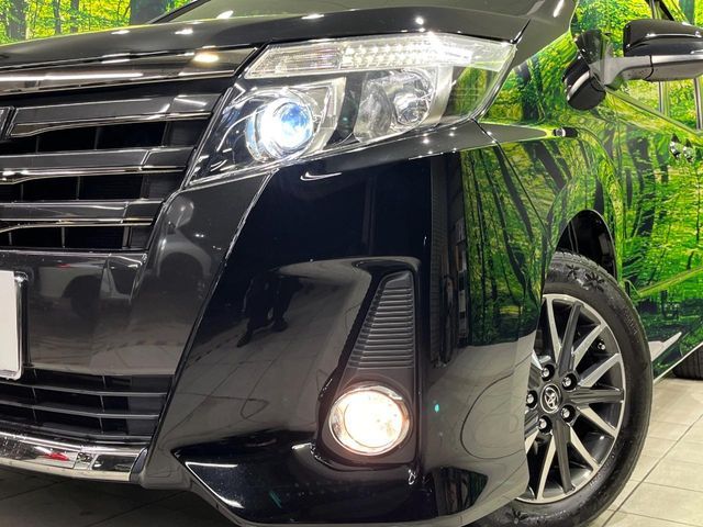 TOYOTA NOAH 4WD 2017