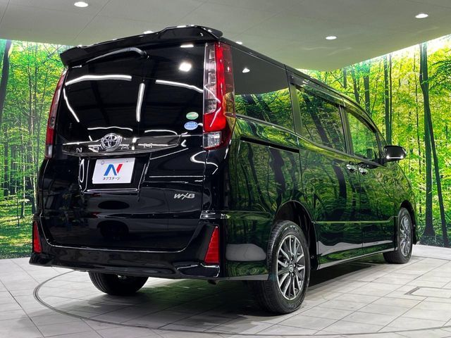 TOYOTA NOAH 4WD 2017