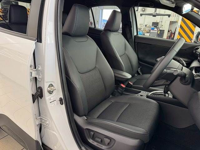 TOYOTA YARIS CROSS HYBRID 2025