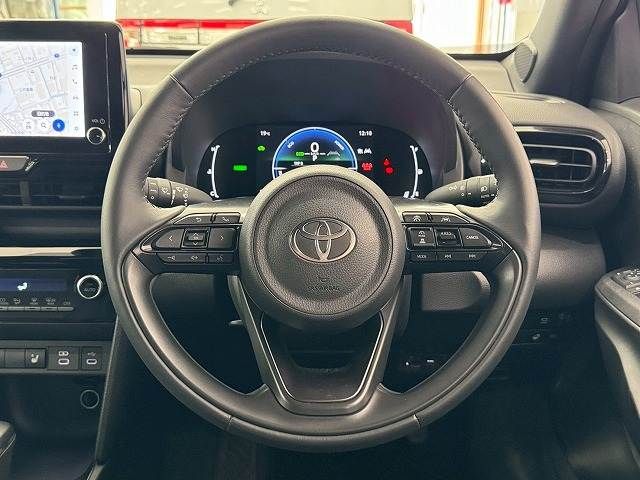 TOYOTA YARIS CROSS HYBRID 2025