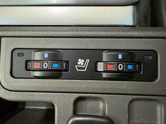 TOYOTA LANDCRUISER PRADO 2023