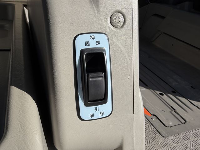 NISSAN NV350 CARAVAN 2019