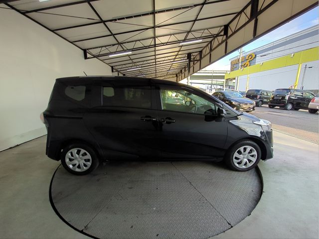 TOYOTA SIENTA 2015