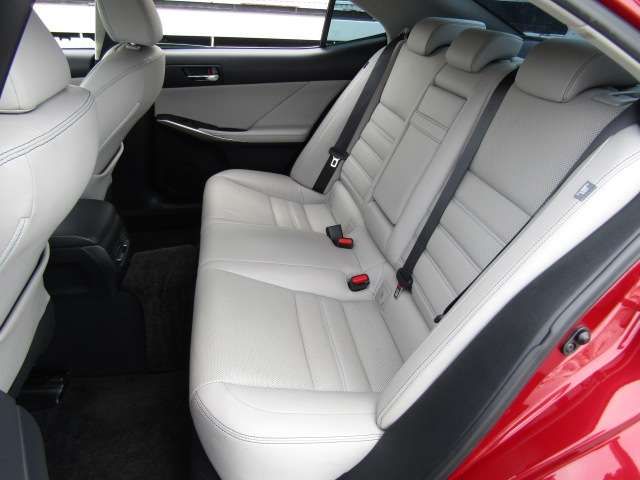 TOYOTA LEXUS IS200t 2016