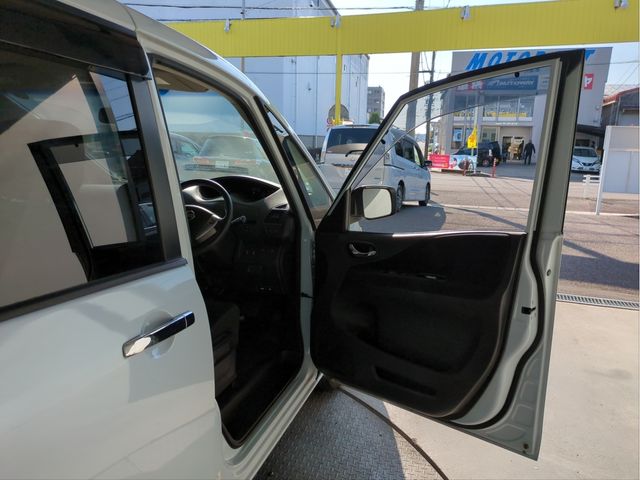 NISSAN SERENA  S-HYBRID 2014