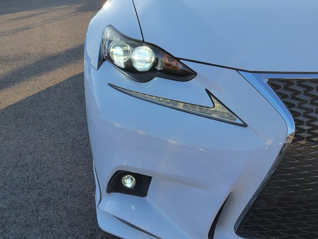 TOYOTA LEXUS IS300h 2013