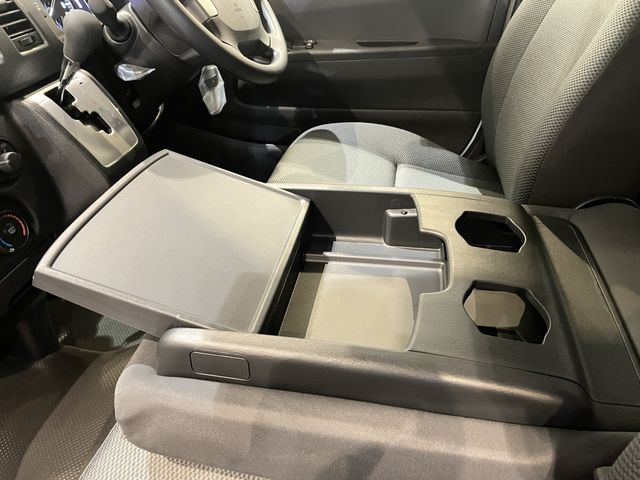 TOYOTA HIACE van 2WD 2025