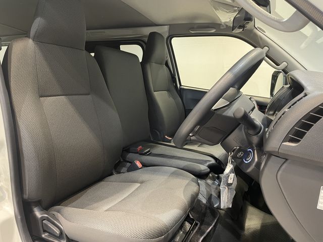 TOYOTA HIACE van 2WD 2025