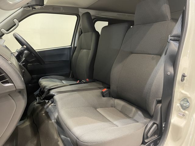 TOYOTA HIACE van 2WD 2025