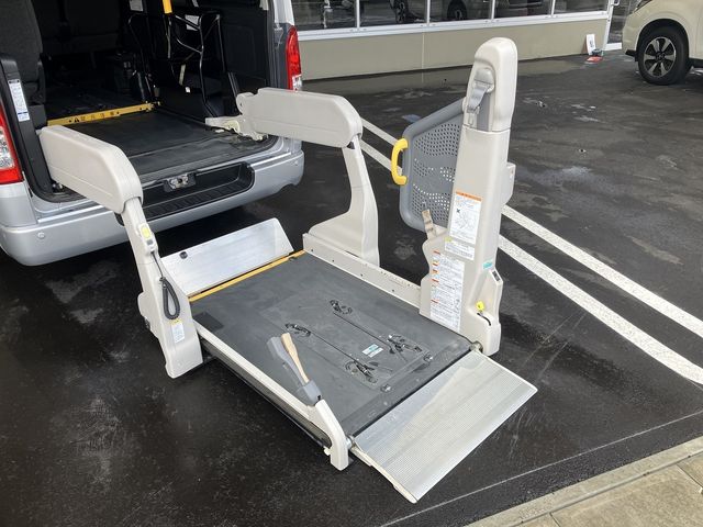 TOYOTA HIACE van 4WD 2019