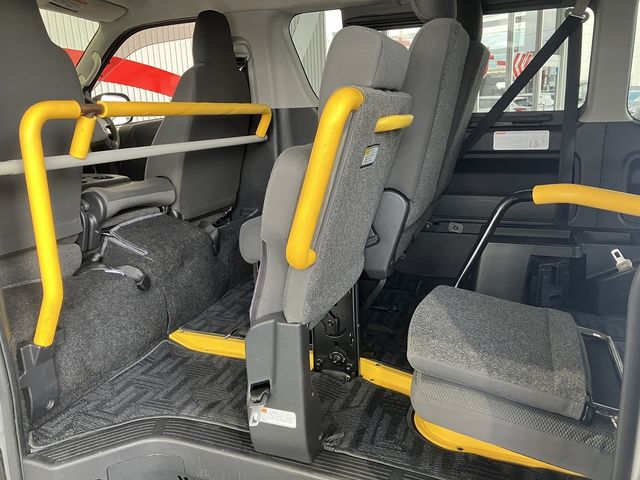 TOYOTA HIACE van 4WD 2019