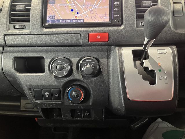 TOYOTA HIACE van 4WD 2019