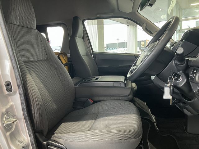 TOYOTA HIACE van 4WD 2019