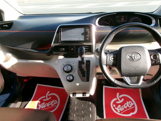 TOYOTA SIENTA HYBRID 2016