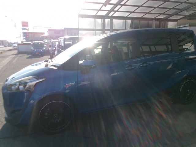 TOYOTA SIENTA HYBRID 2016