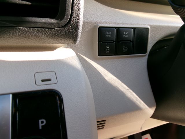 TOYOTA SIENTA HYBRID 2016